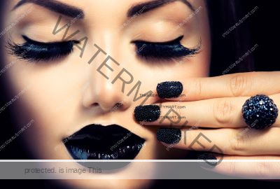 Caviar-textured nails and long false eyelashes in an all black look